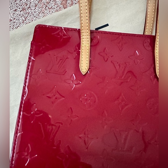 Louis Vuitton Authentic Catalina Tote
BB Red Leather - Picture 3 of 11